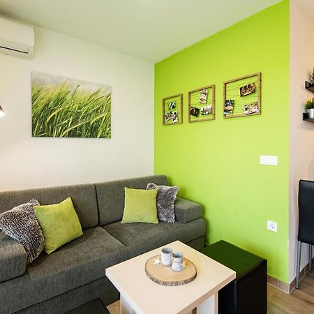 Apartmaji Banonia " Poletni Vetrc " Banovci Exterior foto
